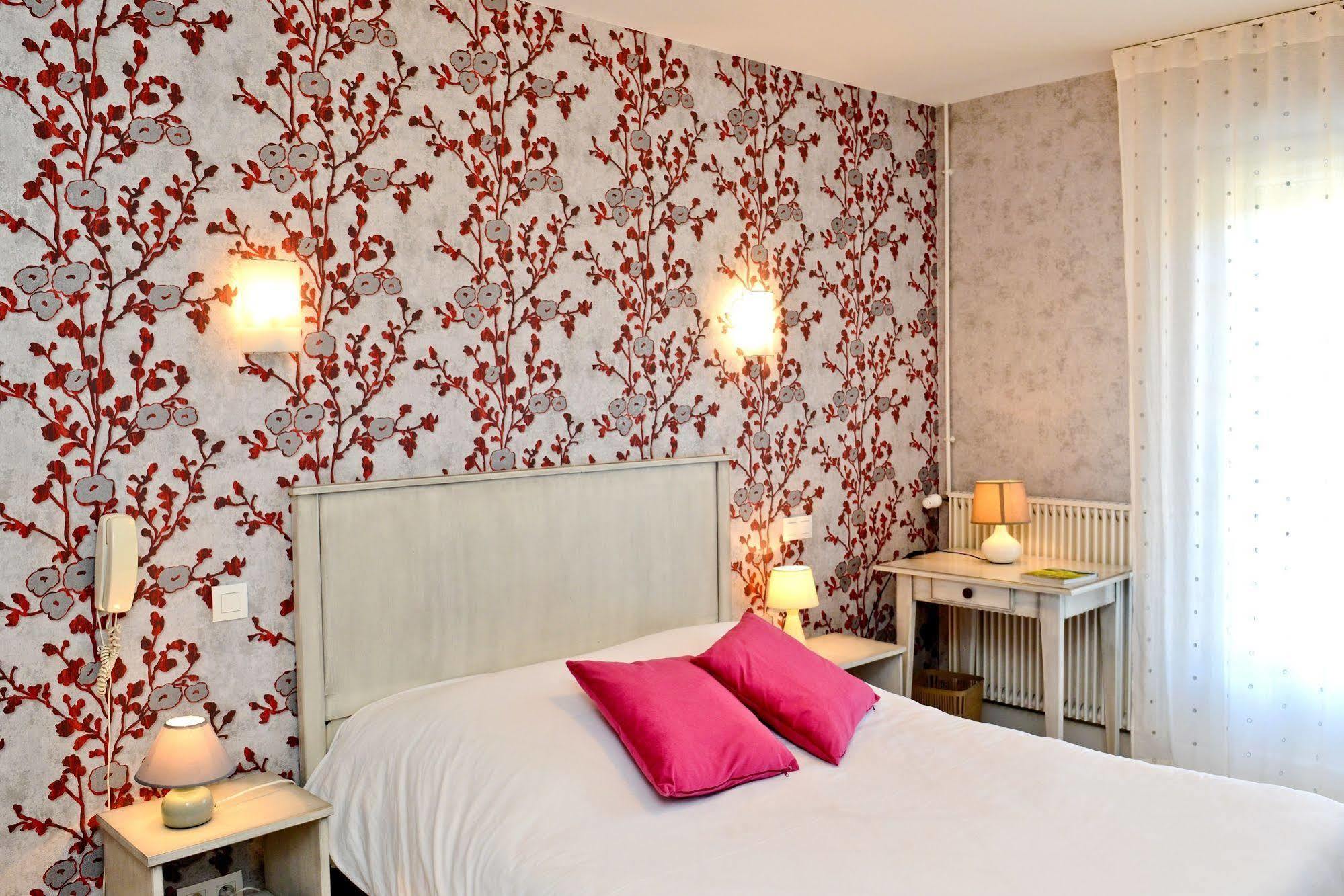 Logis Chez Germaine Hotell Geüs-d'Oloron Exteriör bild