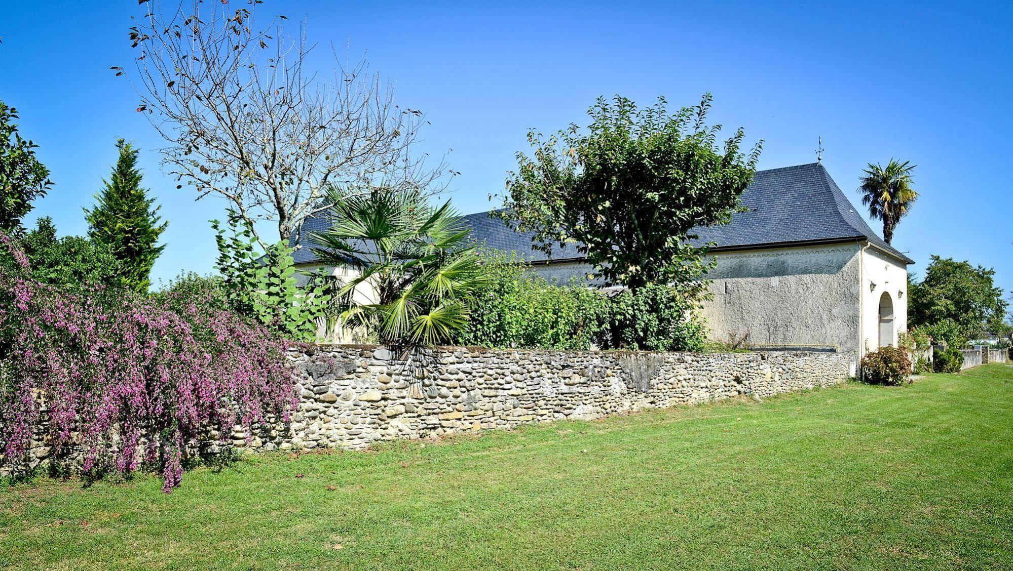 Logis Chez Germaine Hotell Geüs-d'Oloron Exteriör bild