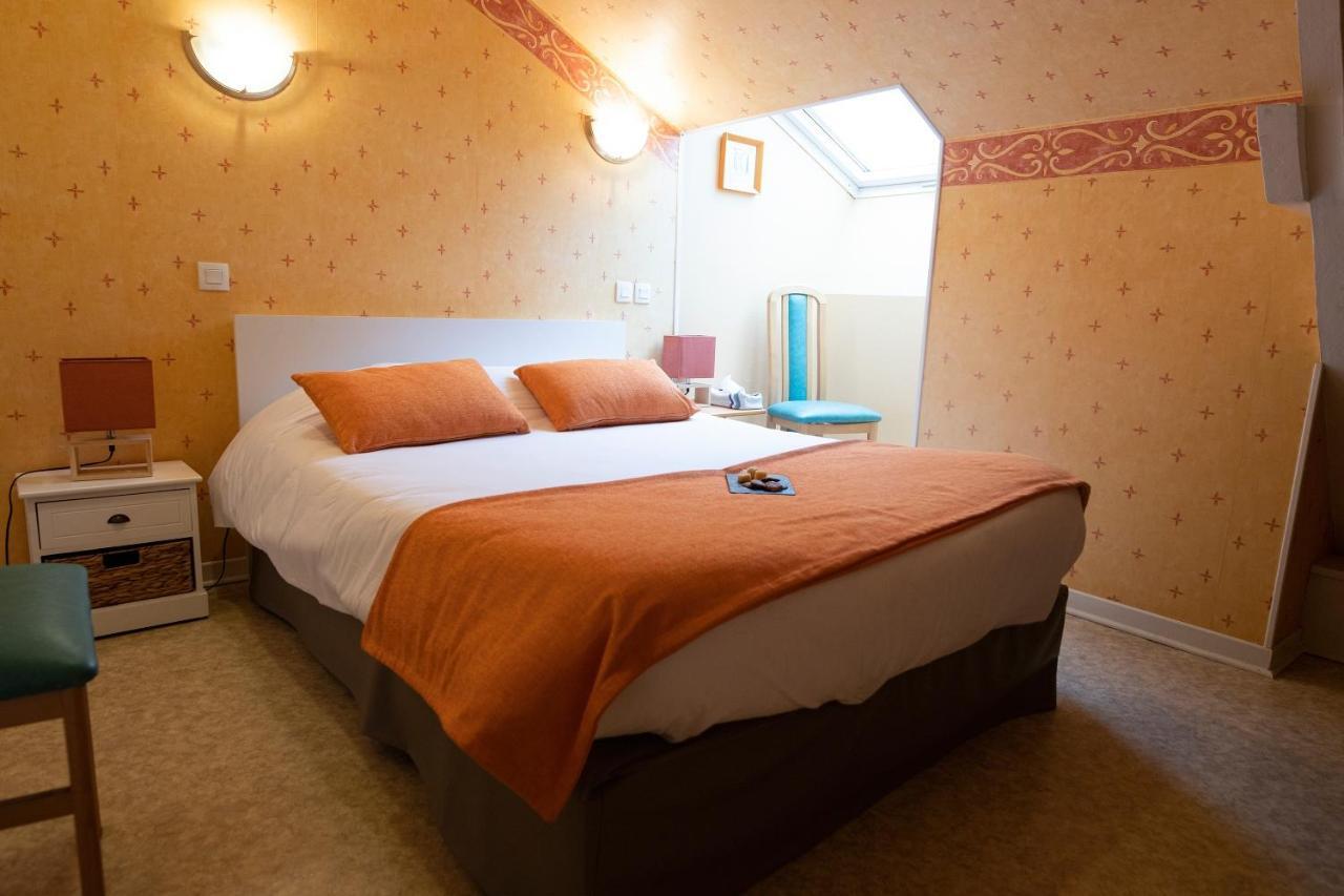 Logis Chez Germaine Hotell Geüs-d'Oloron Exteriör bild
