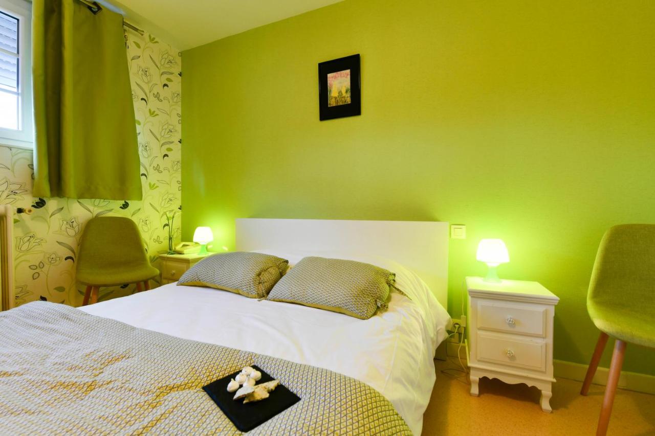 Logis Chez Germaine Hotell Geüs-d'Oloron Exteriör bild